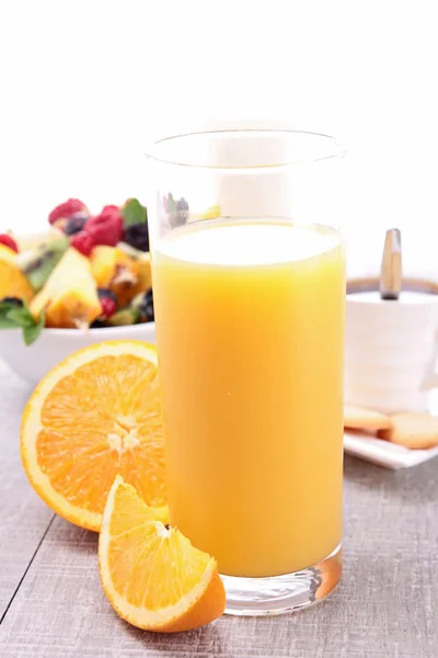 Sok pomarańczowy i owoce — Zdjęcie stockowe