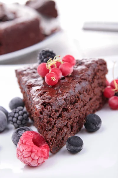 Choklad paj och bär frukt — Stockfoto