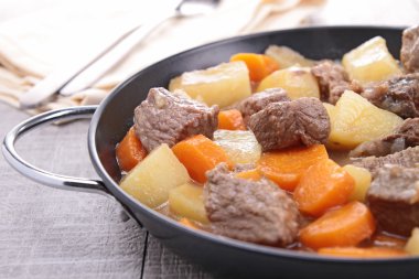 sığır eti güveç ve sebze