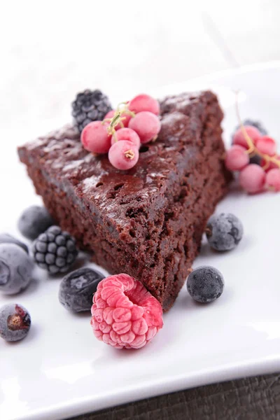 Chocolate pie and berries — Stock Photo, Image