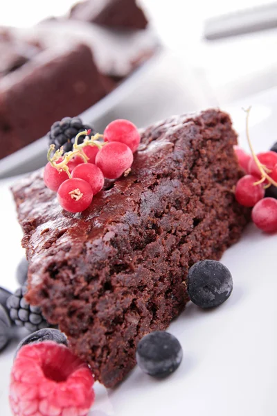 Ciasto czekoladowe i jagody — Zdjęcie stockowe