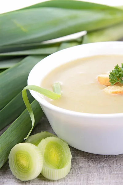 Ciotola di zuppa di porri — Foto Stock