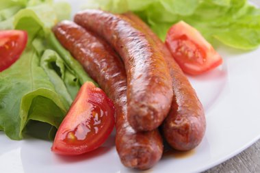 sosis ve salata