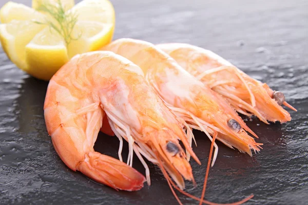 Crevettes et citron — Photo