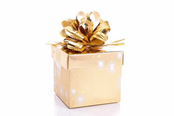 Altın hediye kutusu ve şerit — Stok fotoğraf