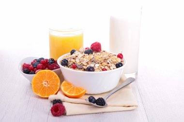 kase müsli ve çilek