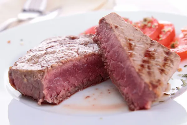 Gegrilltes Stück Rindfleisch — Stockfoto