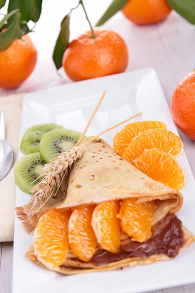 Crepe with clementine and chocolate — Stock Photo, Image