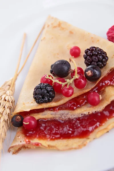 Crepe med bär frukt — Stockfoto