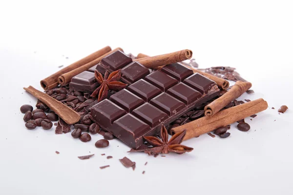 Chocolate bar and spices — Stock Photo, Image