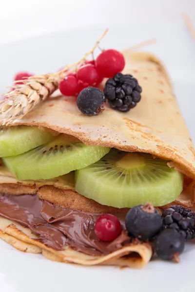 Krep meyve ve çikolata ile