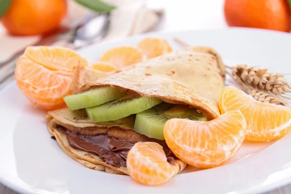 Crepe with chocolate and clementine — Stock Photo, Image