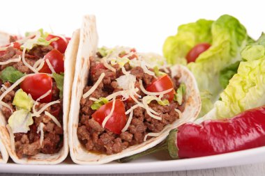 sığır eti ve domates ile tacos