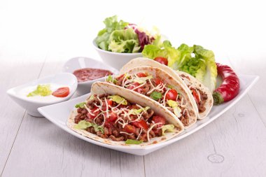 sığır eti ve domates ile tacos