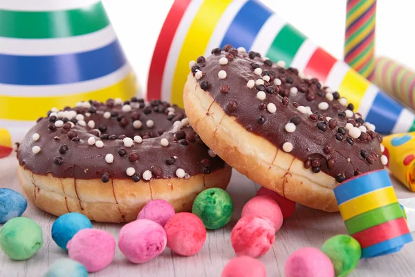 Çikolatalı donuts karnaval dekorasyon ile — Stok fotoğraf