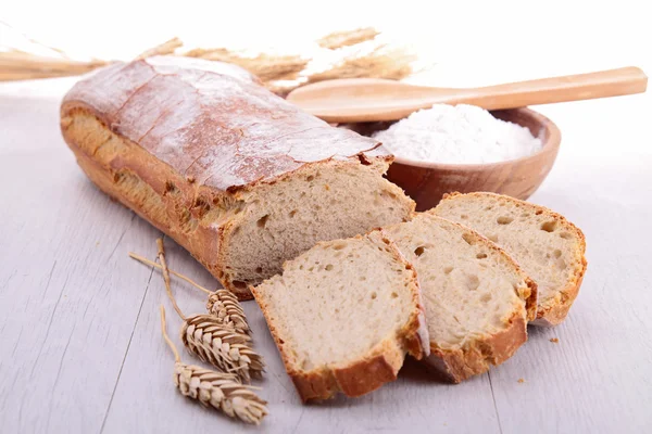 Хлеб и ломтик — стоковое фото