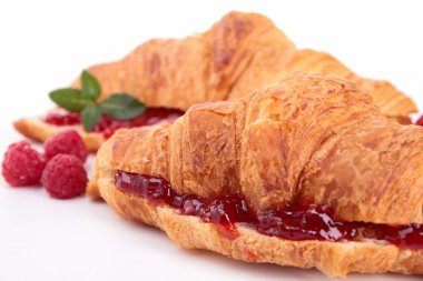 isolateisolated kruvasan ile raspberriesd kruvasan ile Ahududu