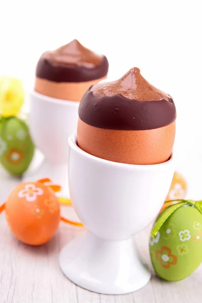 Chocolate mousse in egg cup — Zdjęcie stockowe