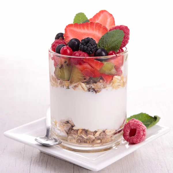 Yogurt, cereali e frutta — Foto Stock