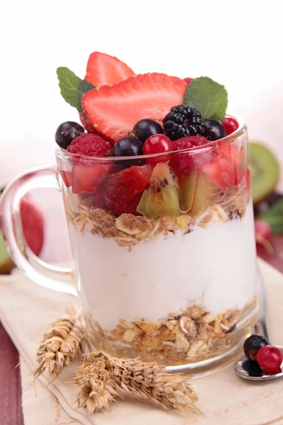 Yoghurt, cereals and fruits — Stock Photo, Image
