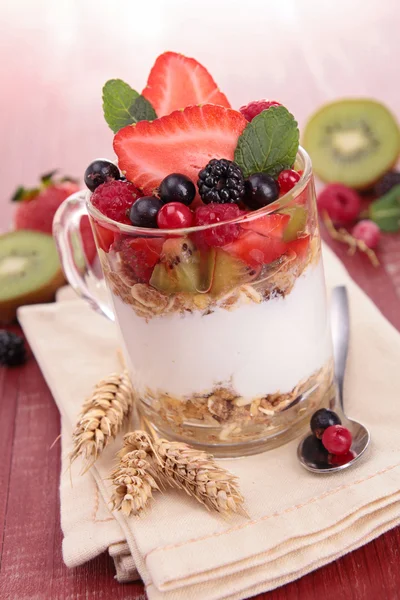 Yoghurt, cereals and fruits — Stock Photo, Image