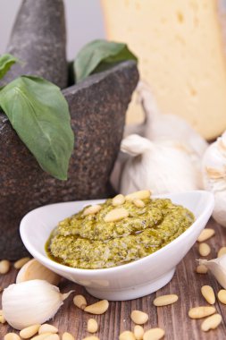 pesto sos ve peynir