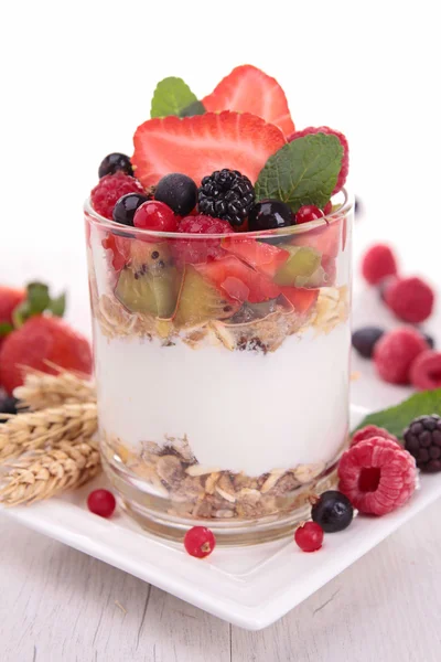 果物と健康的な朝食 — ストック写真