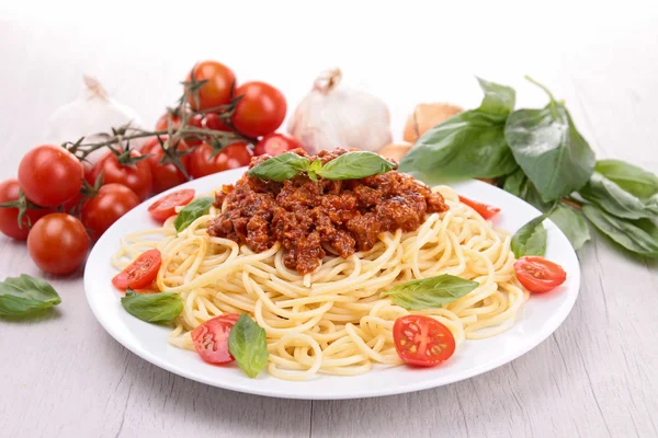 意大利面，番茄酱和肉 — 图库照片