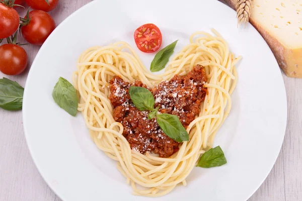 Spaghetti z sosem pomidorowym i mięsem — Zdjęcie stockowe