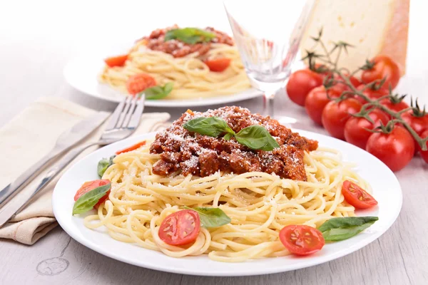 토마토 소스와 고기가 들어 있는 스파게티 — 스톡 사진