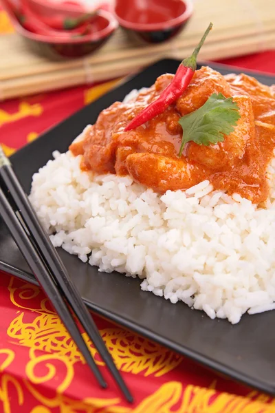 水稻和红咖喱酱 — 图库照片