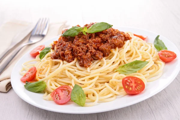 Spagetti ve domates sosu. — Stok fotoğraf