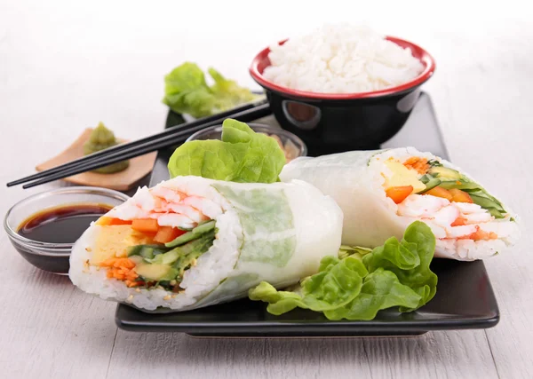 Japon suşi roll ve pirinç — Stok fotoğraf