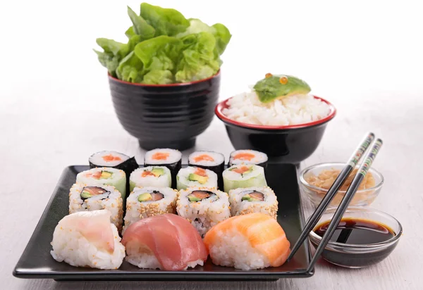 Asortyment sushi maki roll — Zdjęcie stockowe