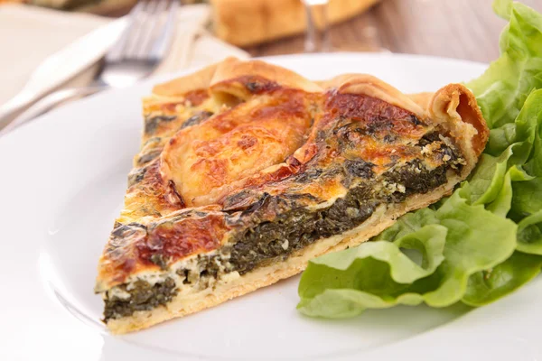 Rebanada de quiche de espinacas —  Fotos de Stock