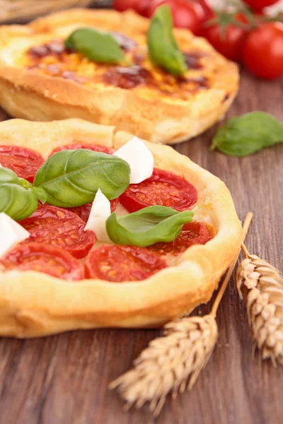 Torta de tomate e quiche — Fotografia de Stock