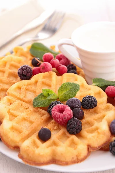 Waffle with berries — Stock Photo, Image