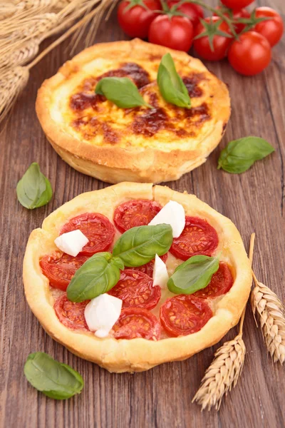 Quiche en tomaat tart — Stockfoto