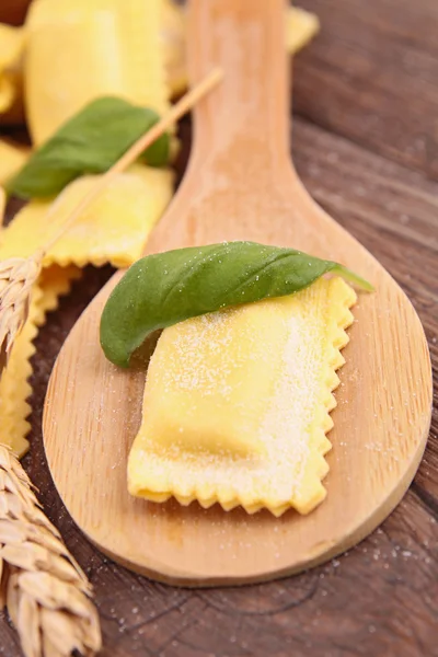 Raw ravioli — Stock Photo, Image