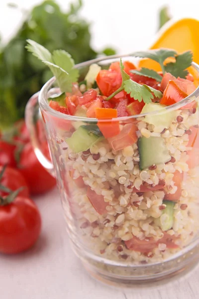 Vegetarische verse voorgerecht, quinoa — Stockfoto