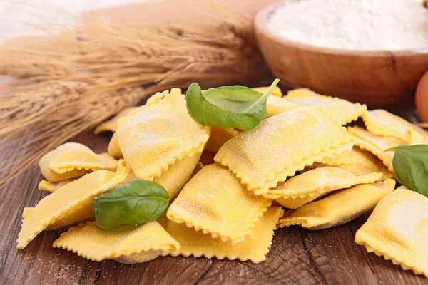 Högen av rå raviolis — Stockfoto