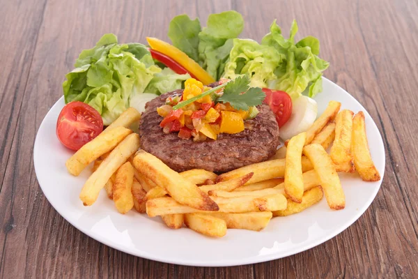 Bife com legumes — Fotografia de Stock