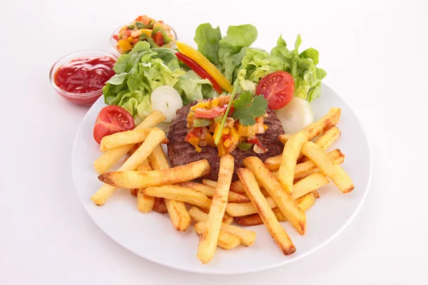 Prato de batatas fritas e bife — Fotografia de Stock