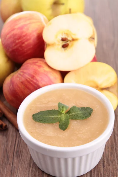 Appelmoes en ingrediënten — Stockfoto