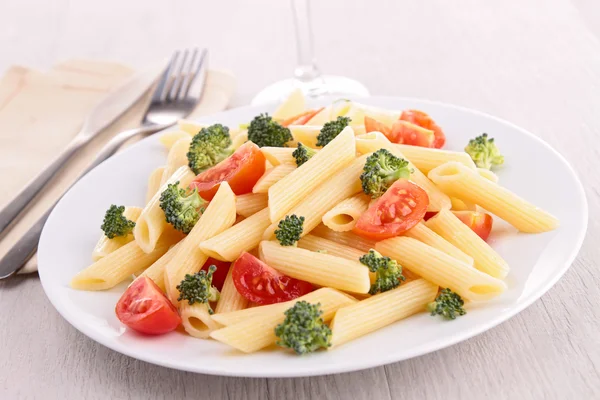 Pasta with tomato and broccoli — Stock Photo, Image