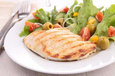 tavuk göğsü ve salata
