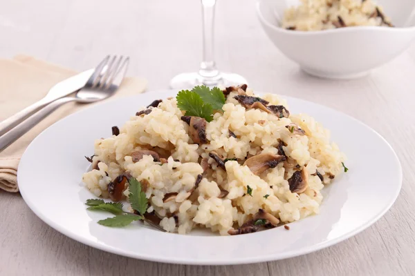 Risotto with mushrooms and parsley — Stock Photo, Image