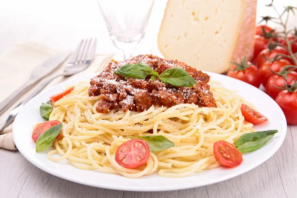 Špagety a rajčatová omáčka — Stock fotografie