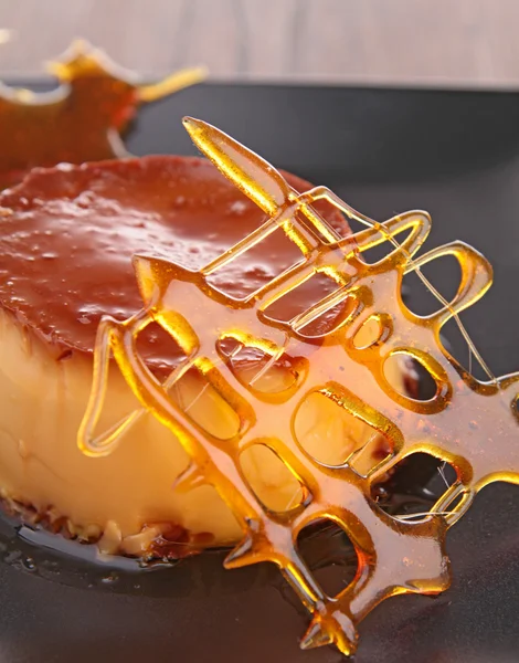 Sahne-Karamell-Dessert — Stockfoto