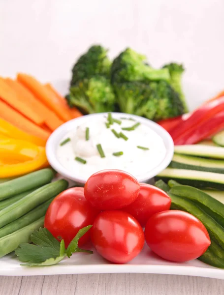 Vegetables and dip — Stock Photo, Image